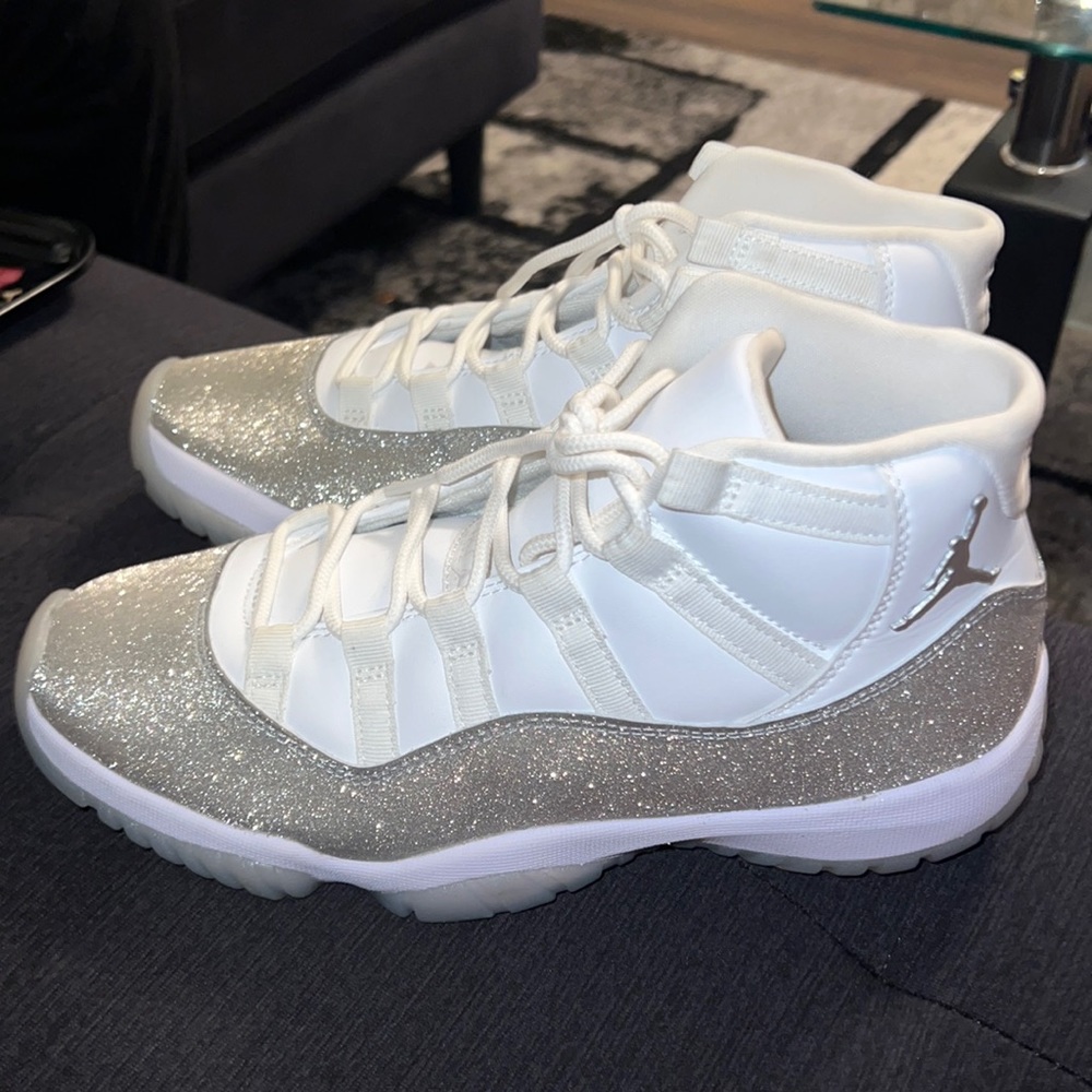Wmns Air Jordan 11 Retro ‘Vast Grey’